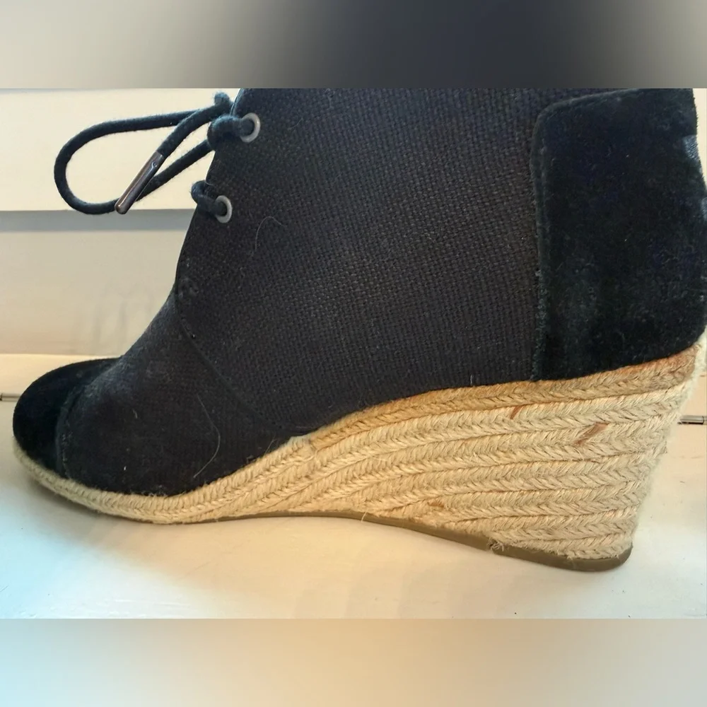 Toms chic black